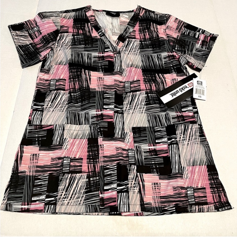 ECKO Unltd. Womens Size XS Pink‎ Tic Tac Scrub Top Medical Healthcare Dental NEW